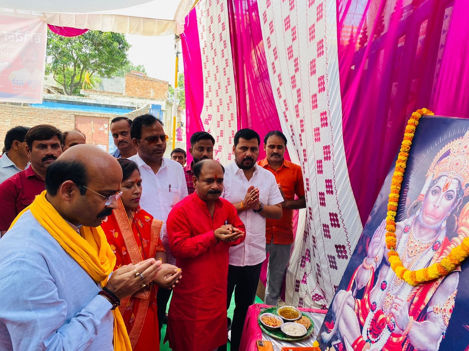 कंपनी बाग मंदिर पर ज्येष्ठ मंगलवार पर सजी झांकी। कंपनी बाग मंदिर पर ज्येष्ठ मंगलवार पर सजी झांकी।