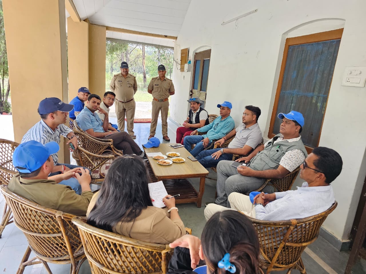 नंधौर वाइल्ड लाइफ में भ्रमण करते नेपाल के वन अधिकारियों की टीम। संवाद नंधौर वाइल्ड लाइफ में भ्रमण करते नेपाल के वन अधिकारियों की टीम। संवाद