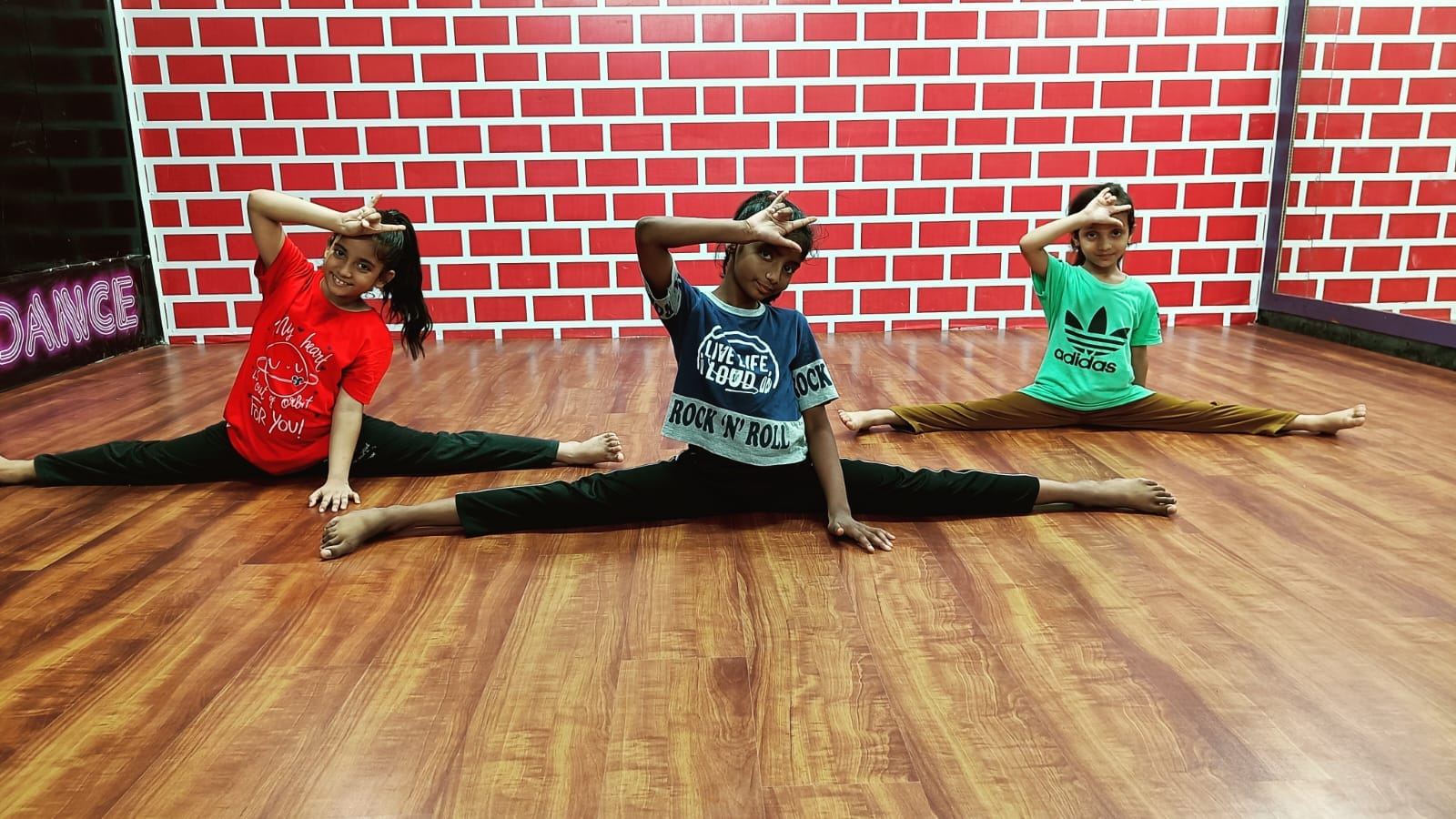 जीआईसी क्रीड़ास्थल पर अमर उजाला गांव महोत्सव के लिए चल रही तैयारी। संवाद