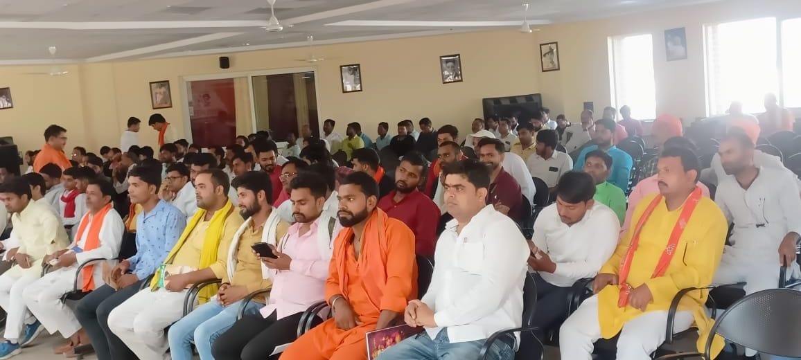 मुख्य अतिथि उत्तराखंड सरकार के कैबिनेट मंत्री धन सिंह रावत को सम्मानित करते सांसद हरीश एवं अन्य मुख्य अतिथि उत्तराखंड सरकार के कैबिनेट मंत्री धन सिंह रावत को सम्मानित करते सांसद हरीश एवं अन्य