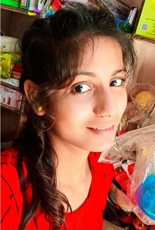 बांसी क्षेत्र के गोनहा ताल चौराहे पर रोते बिलखते मृतिका निधि के परिजन बांसी क्षेत्र के गोनहा ताल चौराहे पर रोते बिलखते मृतिका निधि के परिजन