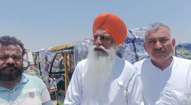 फोटो 46- गोहाना में होने वाली महापंचायत को लेकर पत्रकारों के बातचीत करते भाकियू राष्ट्रीय अध्यक फोटो 46- गोहाना में होने वाली महापंचायत को लेकर पत्रकारों के बातचीत करते भाकियू राष्ट्रीय अध्यक