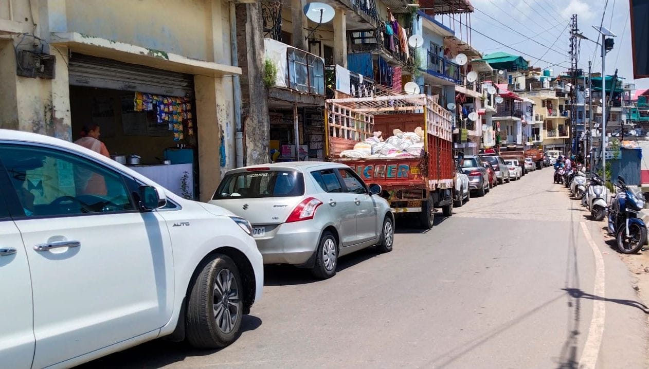 कालका-शिमला हाईवे पर दत्यार के समीप लगा जाम। संवाद