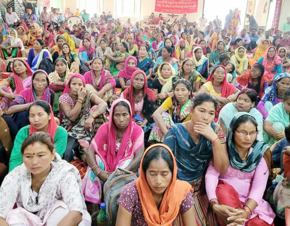लिया के एक पैलेस में आयोजित जनसुनवाई में मंचासीन ज्यूरी के सदस्य। लिया के एक पैलेस में आयोजित जनसुनवाई में मंचासीन ज्यूरी के सदस्य।