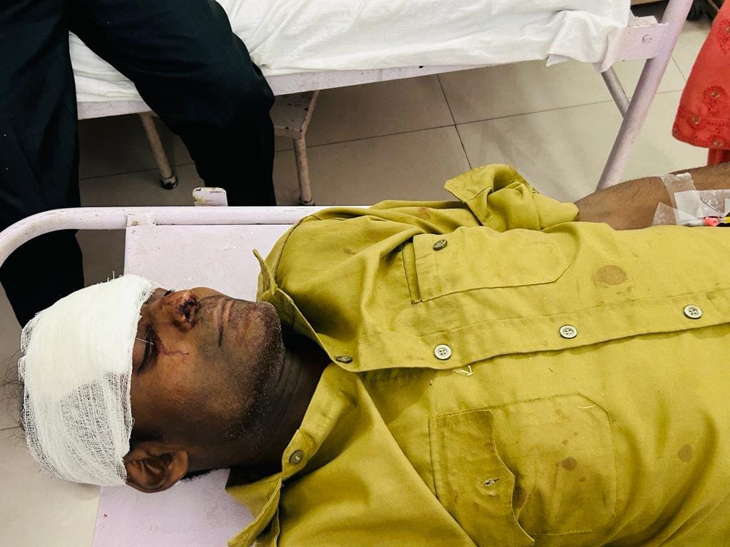 बस दुर्घटना में घायल यात्री बस दुर्घटना में घायल यात्री
