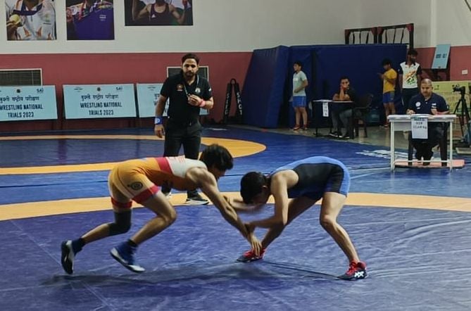 फोटो :44: साई में ट्रायल शुरू कराते सांसद रमेश कौशिक, भूपेंद्र बाजवा व ललिता शर्मा। फोटो :44: साई में ट्रायल शुरू कराते सांसद रमेश कौशिक, भूपेंद्र बाजवा व ललिता शर्मा।