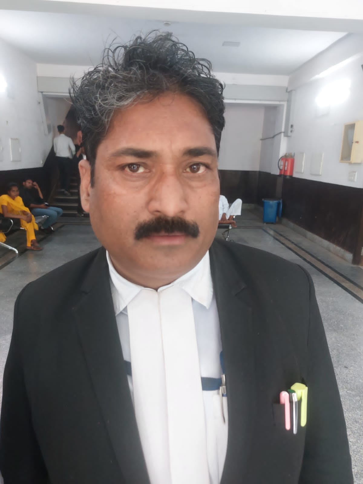 जजी परिसर के प्रथम गेट पर लगाया गया मेटल डिटेक्टर। संवाद