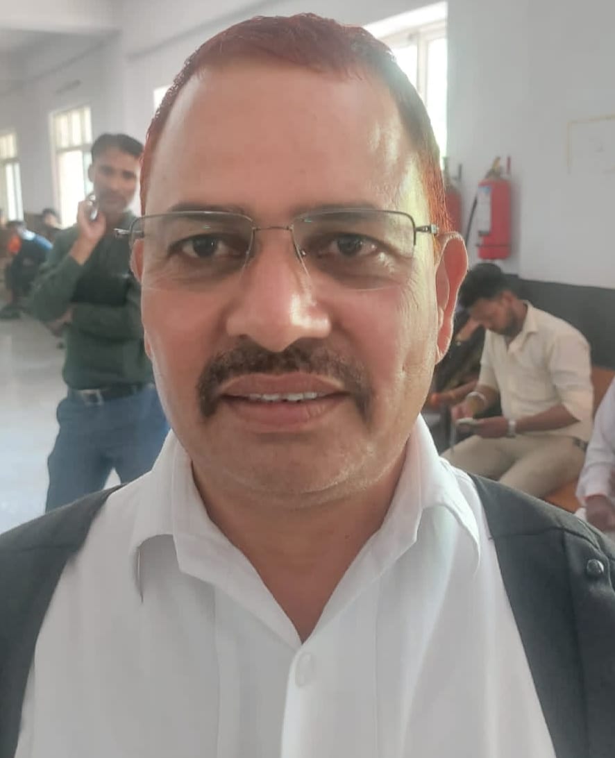 जजी परिसर के प्रथम गेट पर लगाया गया मेटल डिटेक्टर। संवाद