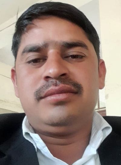दबतोरा ग्राम पंचायत में गंदगी से अटा पड़ा खड़ंजा और नाली। संवाद दबतोरा ग्राम पंचायत में गंदगी से अटा पड़ा खड़ंजा और नाली। संवाद