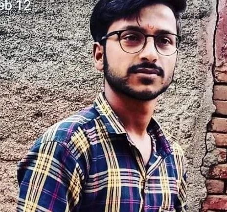 पैकोलिया थानाक्षेत्र के महादेवा गांव में युवक की मौत के बाद लगी भीड़। पैकोलिया थानाक्षेत्र के महादेवा गांव में युवक की मौत के बाद लगी भीड़।