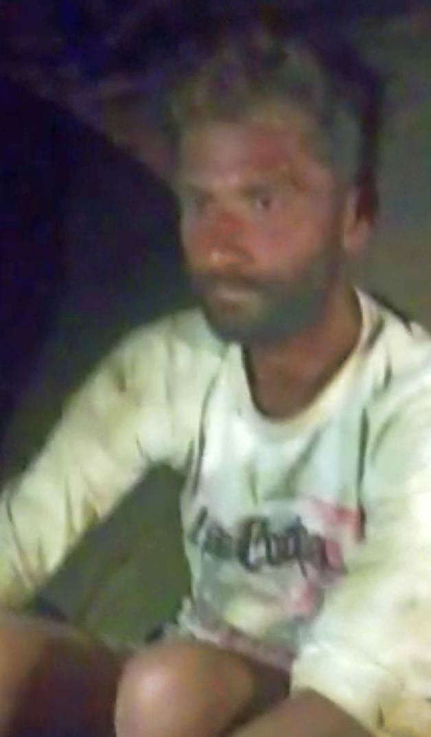 पोस्टमार्टम हाउस के बाहर बैठे बॉबी के परिवारजन - संवाद