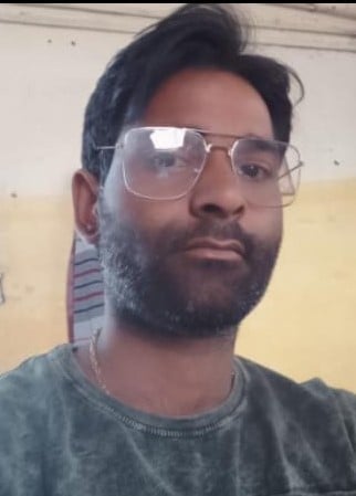 प्रेमचंद्र की मौत की सूचना पर जिला अस्पताल पहुंचे परिजन। प्रेमचंद्र की मौत की सूचना पर जिला अस्पताल पहुंचे परिजन।