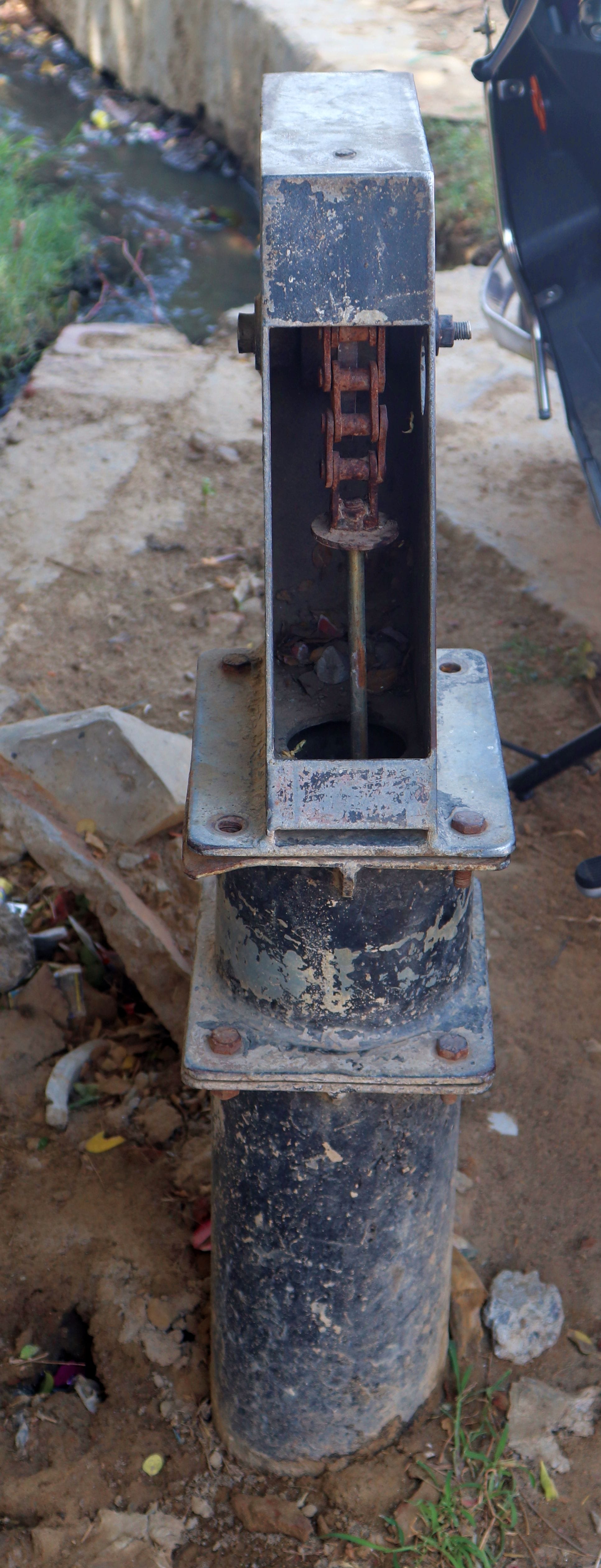 शहर के मोहल्ला एमनजई जलालनगर की गली में पड़ा कूड़ा।संवाद