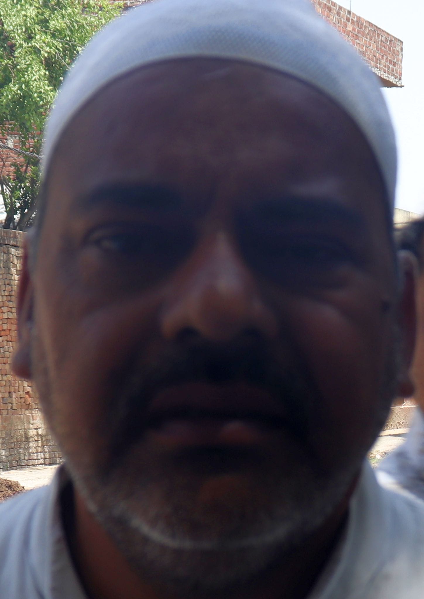 शहर के मोहल्ला एमनजई जलालनगर की गली में पड़ा कूड़ा।संवाद