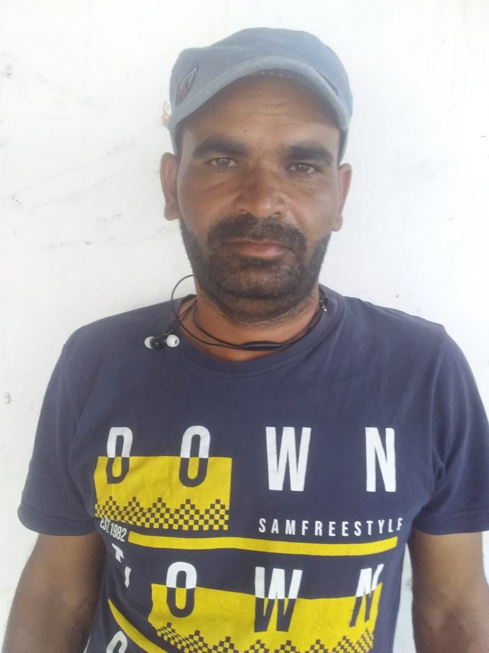 शारदा नदी से हटाया जा रहा पैंटून पुल। संवाद