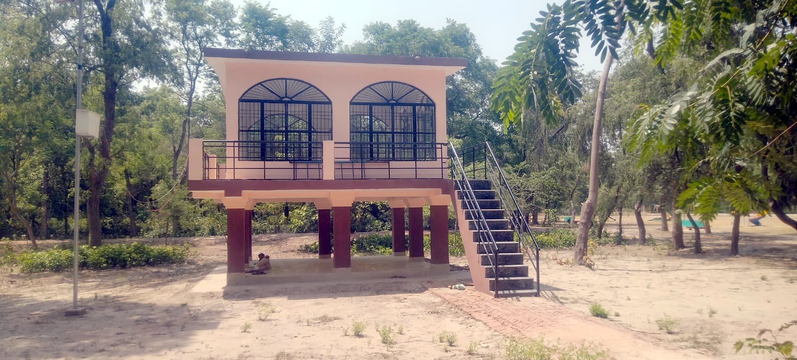 लखीमपुर खीरी के शाहपुर गांव में बना एक खूबसूरत अमृत सरोवर