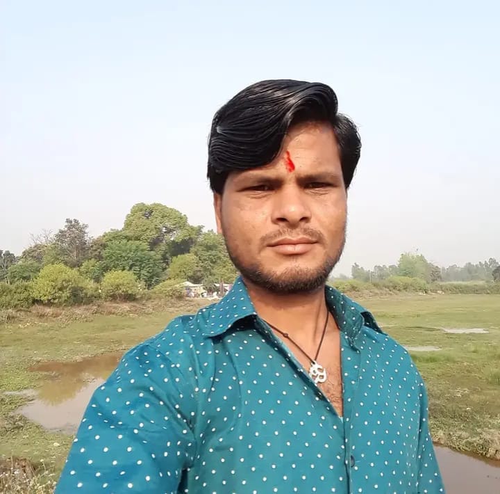 पोस्टमार्टम हाउस पर बैठे परिजन। संवाद
