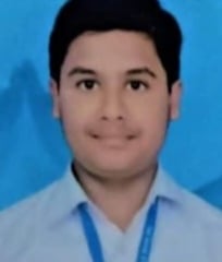 अब्दुला अजीम को मिठाई खिलाते भाई अब्दुला अजीम को मिठाई खिलाते भाई