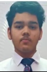 अब्दुला अजीम को मिठाई खिलाते भाई अब्दुला अजीम को मिठाई खिलाते भाई
