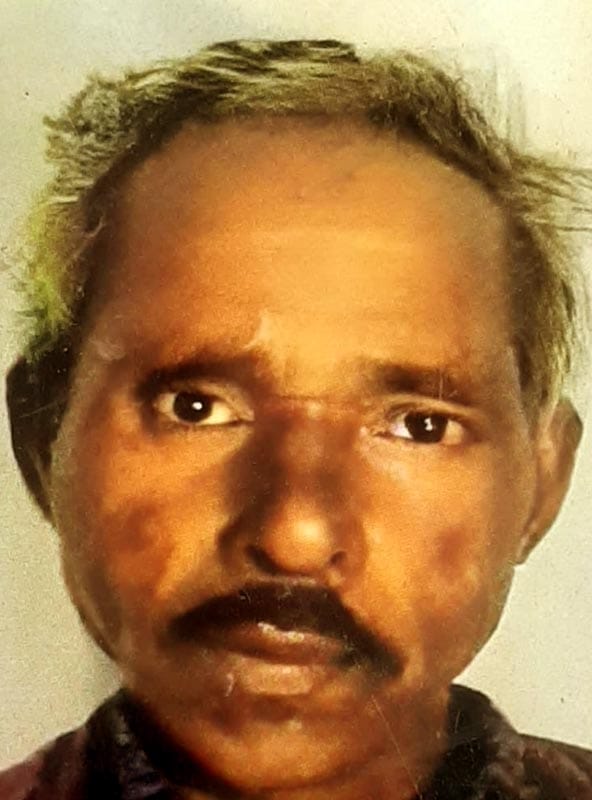 कछला में रामप्रकाश की मौत के बाद घर पर जुटे लोग। संवाद