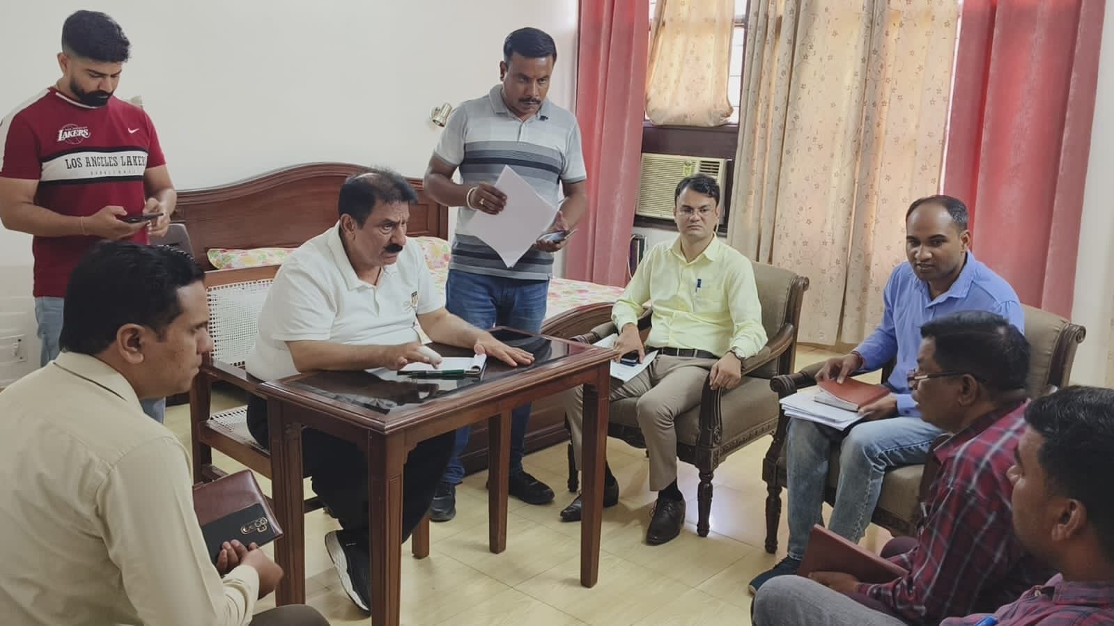 कुरुक्षेत्र।ट्रैक्टर मार्केट में सड़क पर भरा बारिश का पानी। कुरुक्षेत्र।ट्रैक्टर मार्केट में सड़क पर भरा बारिश का पानी।