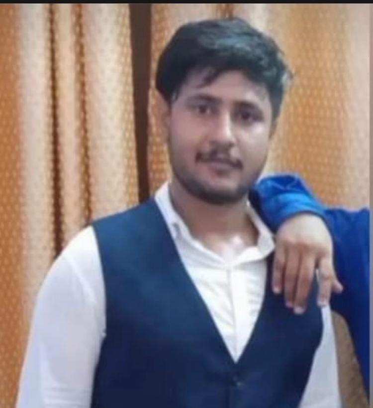 क्षतिग्रस्त ट्रक।