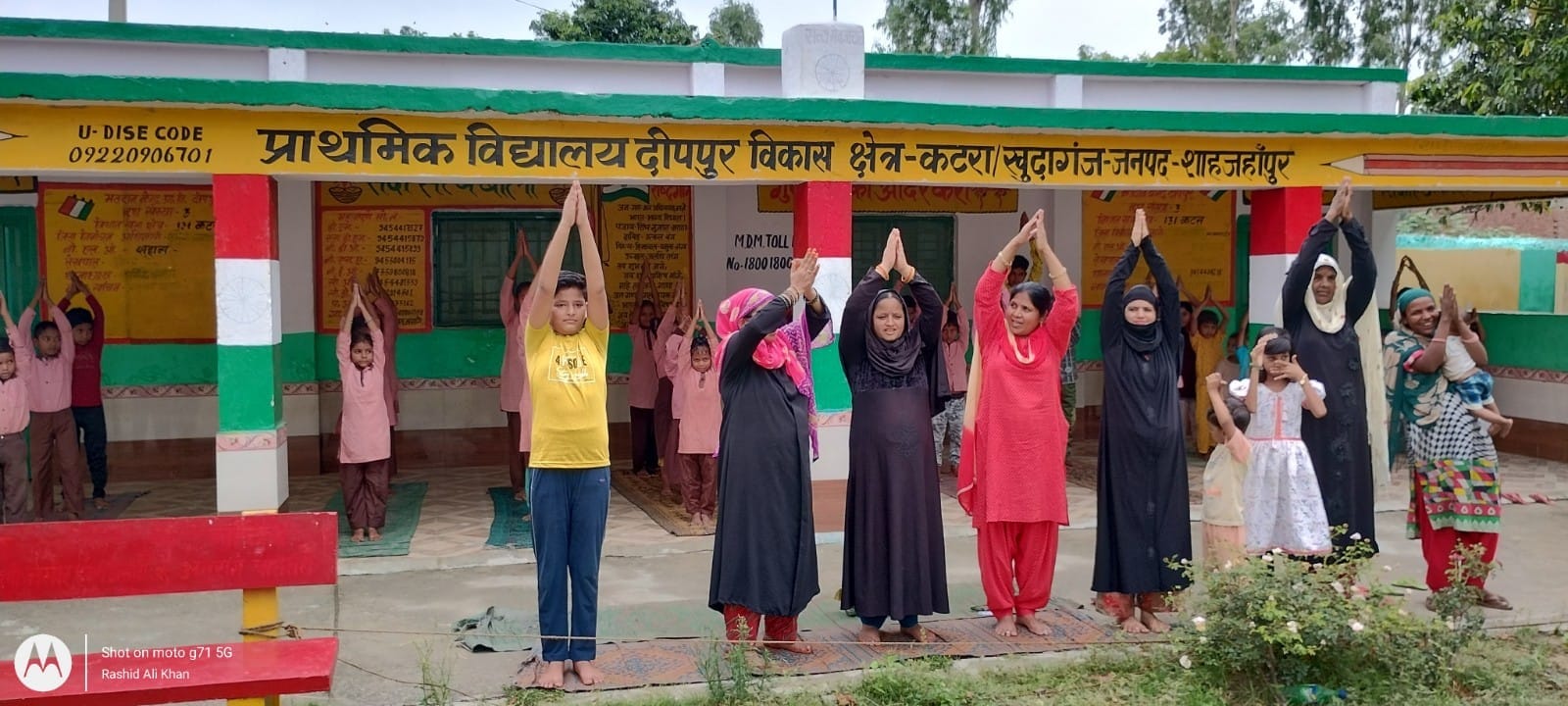 विश्व योग दिवस पर जीएफ कॉलेज में योग करते होमगार्डस्।संवाद