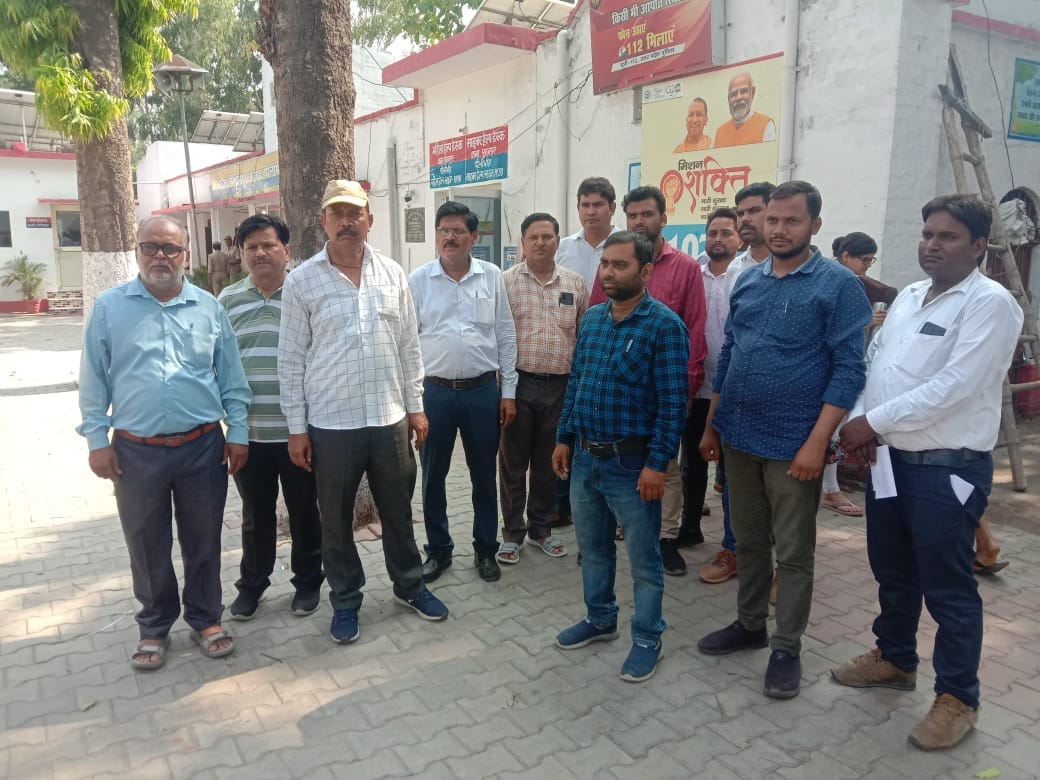 पूरनपुर सीएचसी में भर्ती राजस्व निरीक्षक। संवाद