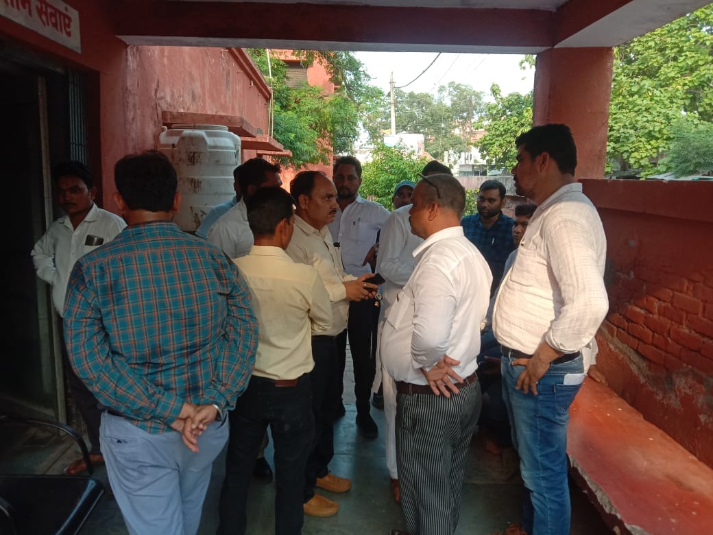 पूरनपुर सीएचसी में भर्ती राजस्व निरीक्षक। संवाद