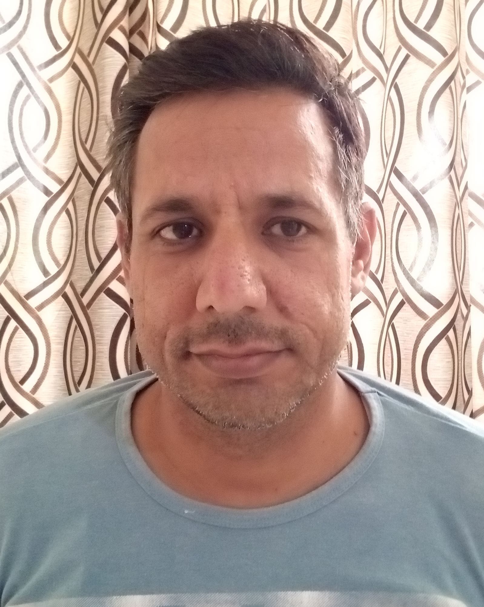 फोटो 13. आठ मरला में बिजली  लाइन की मरम्मत करते कर्मचारी। संवाद