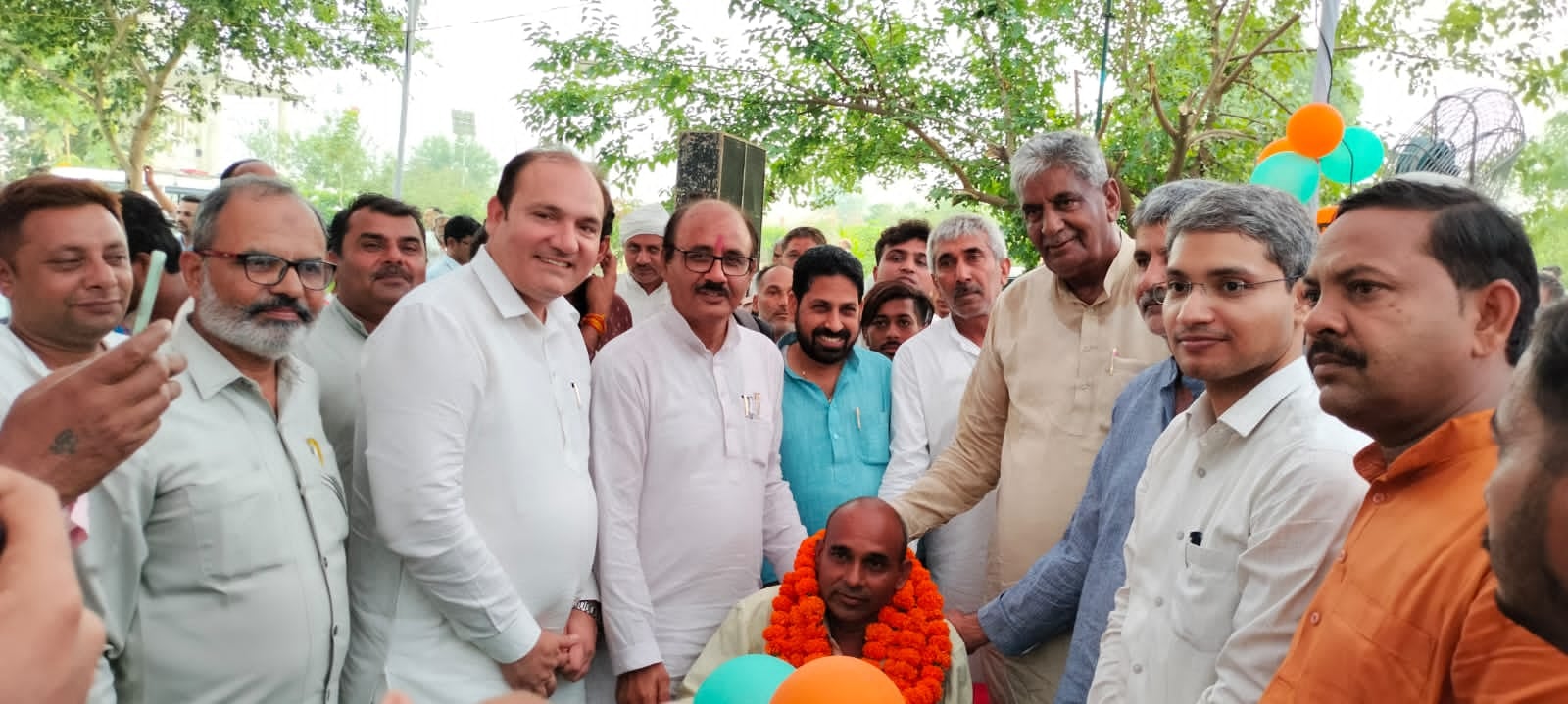 शामली विकास भवन में निशुल्क मोटराईज्ड ट्राईसाईकिल वितरण कार्यक्रम में मंचासीन सांसद प्रदीप शामली विकास भवन में निशुल्क मोटराईज्ड ट्राईसाईकिल वितरण कार्यक्रम में मंचासीन सांसद प्रदीप
