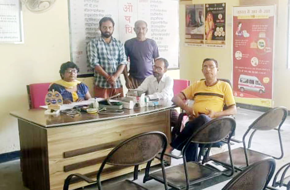 जंगबहादुरगंज में मुख्यमंत्री आरोग्य मेला में मौजूद स्वास्थ्य कर्मी जंगबहादुरगंज में मुख्यमंत्री आरोग्य मेला में मौजूद स्वास्थ्य कर्मी