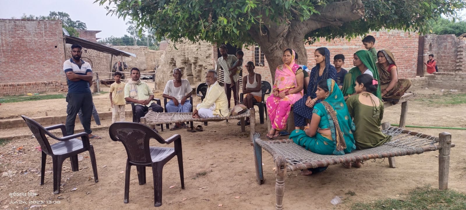 जैतीपुर में मृतक रघुवीर के चाचा दृगपाल