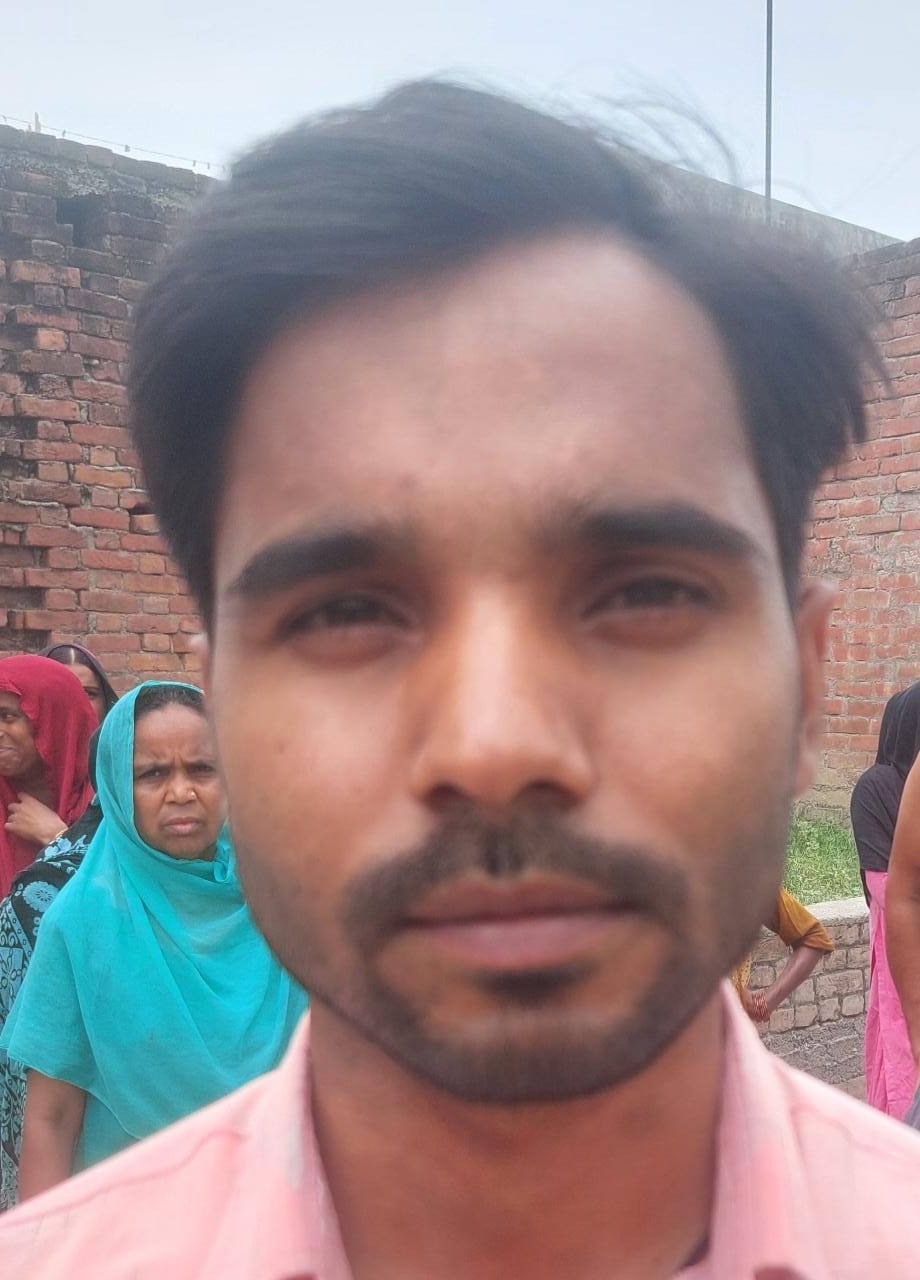 ब्लॉक ललौरीखेड़ा बिजली विभाग के खिलाफ प्रदर्शन करते ग्रामीण। संवाद