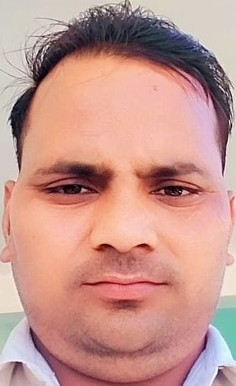 फोटो 44, कोलाघाट पैंटून पुल को हटाते मजदूर।संवाद