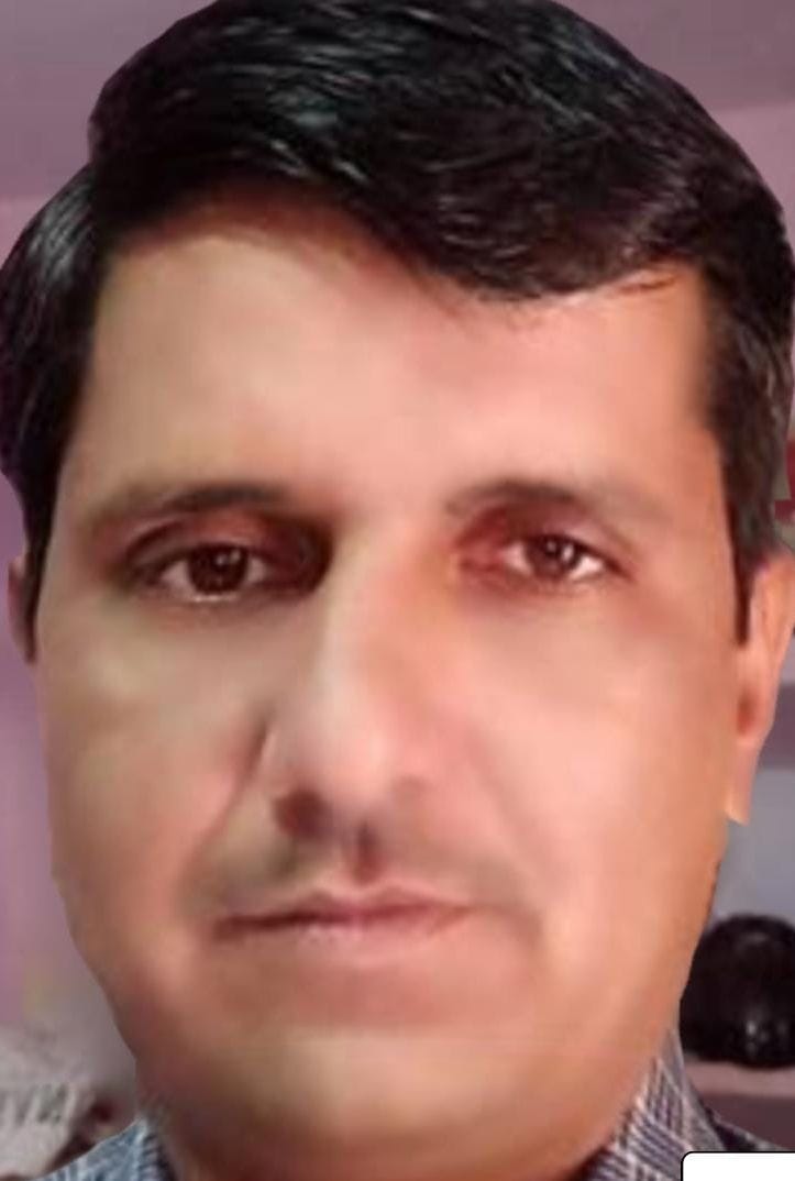 फोटो 44, कोलाघाट पैंटून पुल को हटाते मजदूर।संवाद