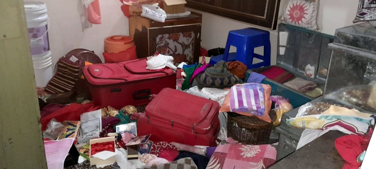 घटनास्थल पर मौजूद डॉग स्क्वायड