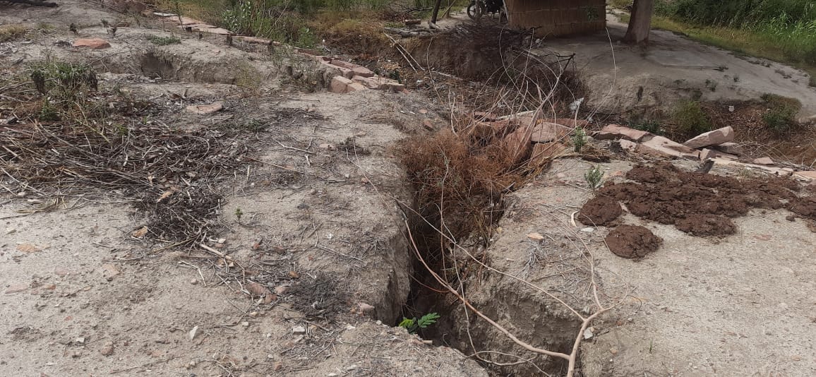 दुबौलिया क्षेत्र में बढने लगा सरयू का जलस्तर। पारा गांव के सामने बाढ के पानी मे डूबी परवर वा अन