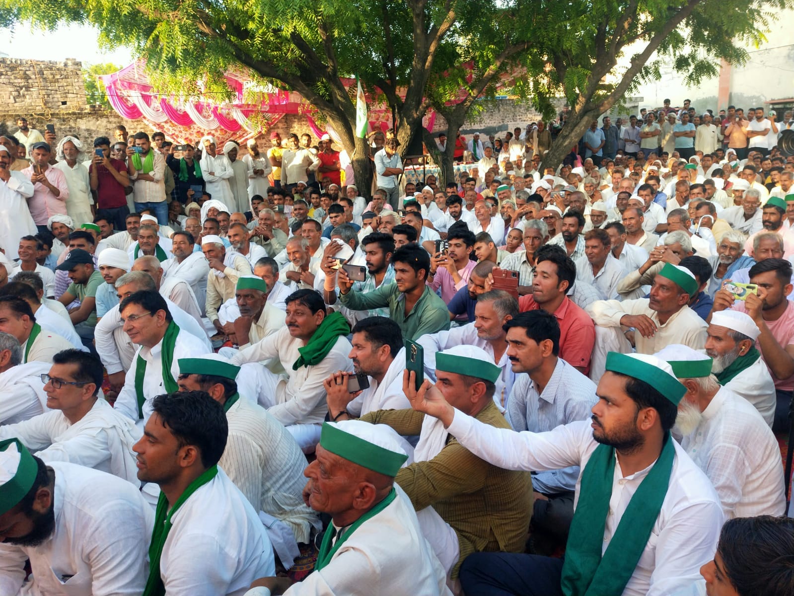 ऊन--गांव पिंडोरा में भारतीय किसान यूनियन के कार्यक्रम में बोलती नवनियुक्त महिला विंग की जिलाध ऊन--गांव पिंडोरा में भारतीय किसान यूनियन के कार्यक्रम में बोलती नवनियुक्त महिला विंग की जिलाध