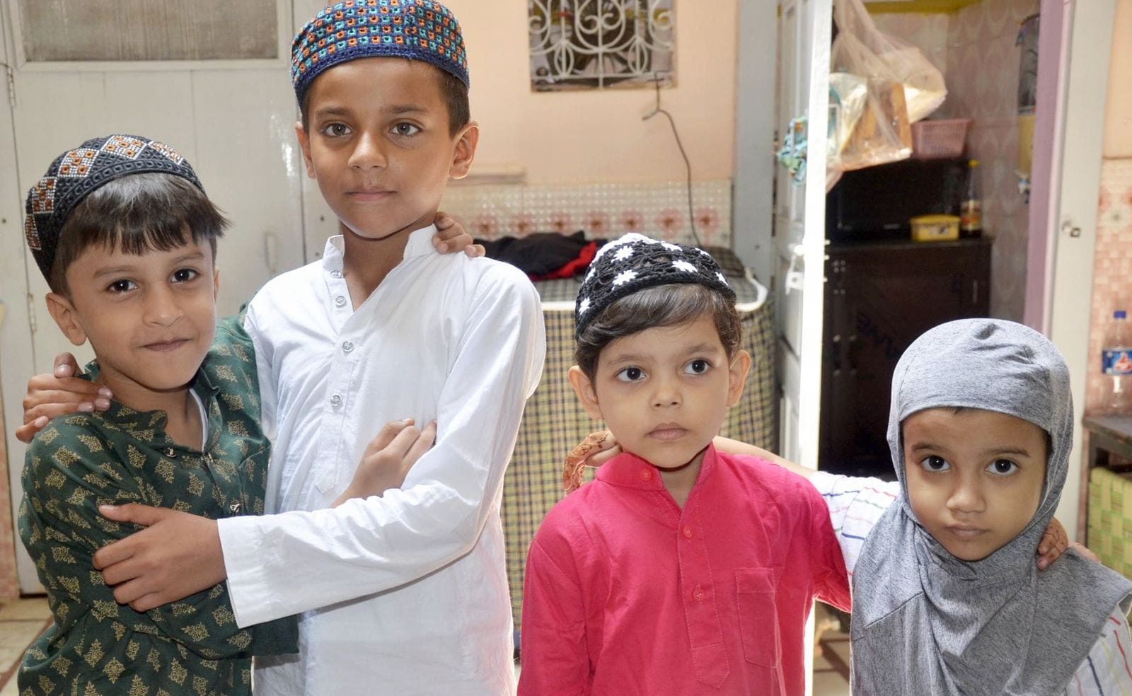 शहर के ईदगाह शम्सी में ईद की नमाज अदा करते लोग। संवाद