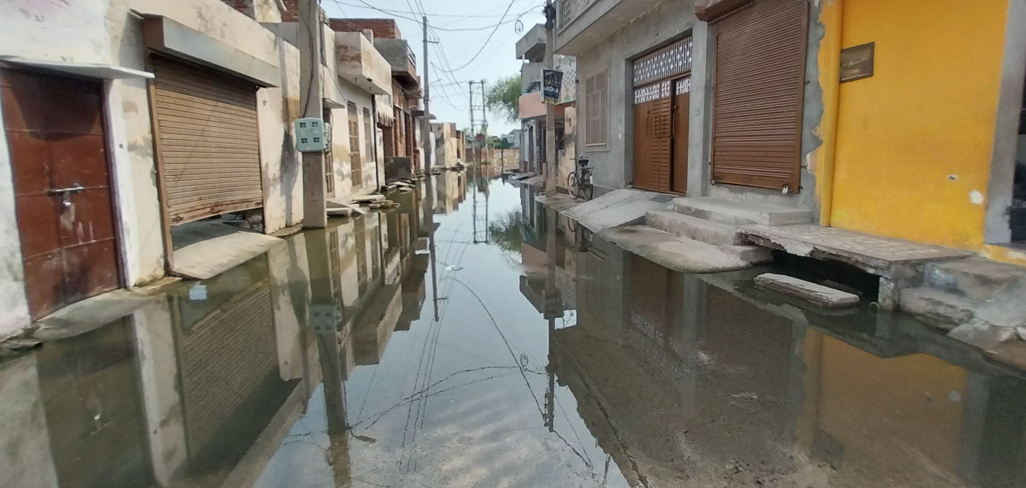 कीकर वासनी गोगा घाटी क्षेत्र में भरा पानी। संवाद कीकर वासनी गोगा घाटी क्षेत्र में भरा पानी। संवाद