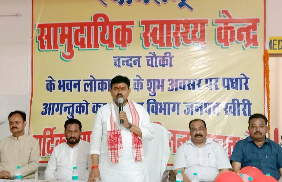 चंदनचौकी में प्रधानमंत्री के वर्चुअल कार्यक्रम को सुनते केंद्रीय गृह राज्यमंत्री व अन्य। चंदनचौकी में प्रधानमंत्री के वर्चुअल कार्यक्रम को सुनते केंद्रीय गृह राज्यमंत्री व अन्य।