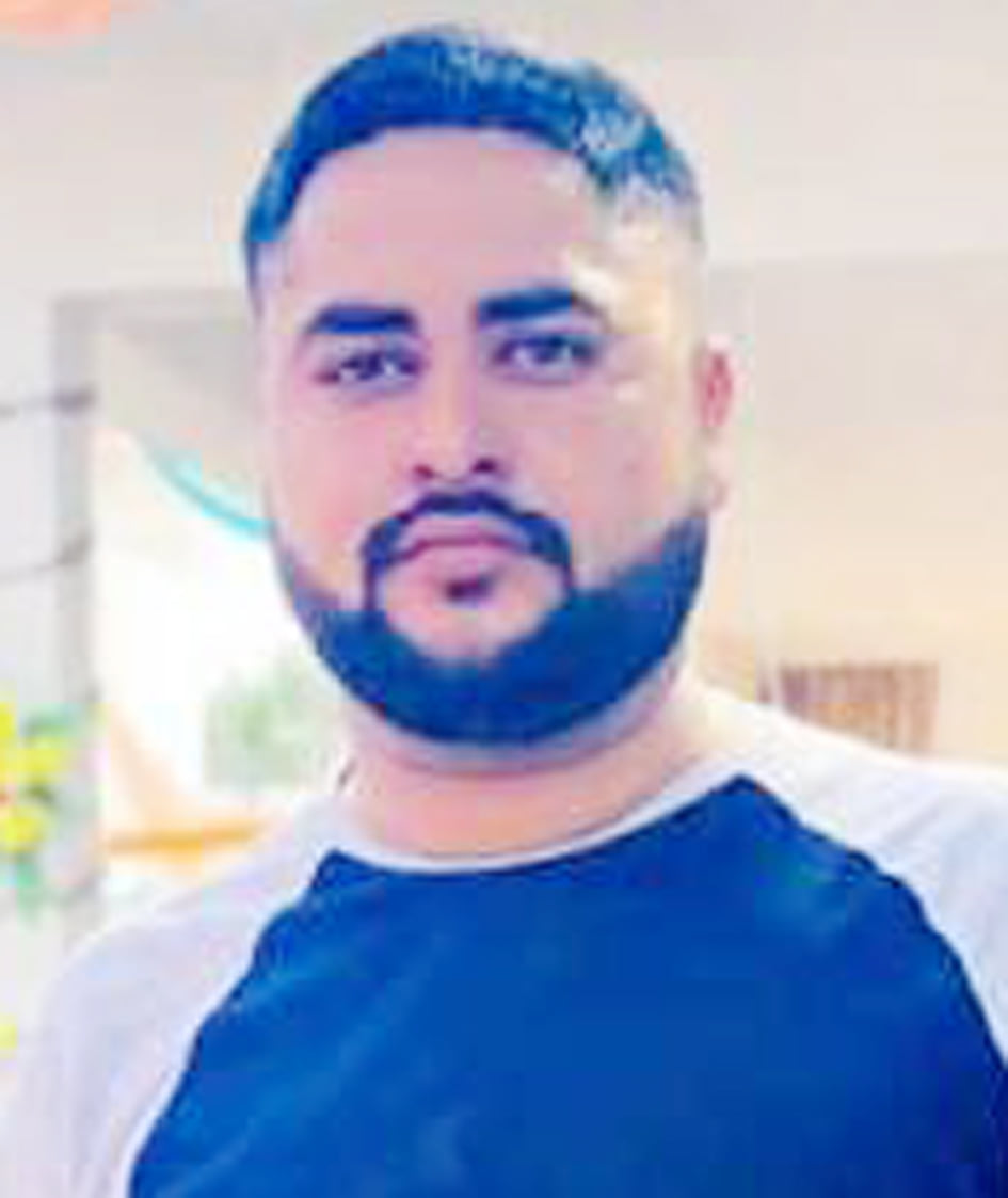 कंकड़ीले रास्ते पर बाइक से फिसल कर गिरे गुरमुख सिंह हुए चोटिल कंकड़ीले रास्ते पर बाइक से फिसल कर गिरे गुरमुख सिंह हुए चोटिल
