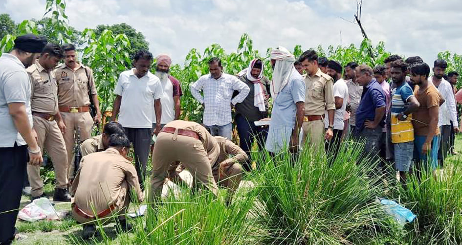 कंकड़ीले रास्ते पर बाइक से फिसल कर गिरे गुरमुख सिंह हुए चोटिल कंकड़ीले रास्ते पर बाइक से फिसल कर गिरे गुरमुख सिंह हुए चोटिल