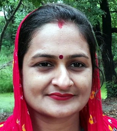 पौँधरोपण करते  केद्रीय गृह राज्य मंत्री अजय मिश्र टेनी