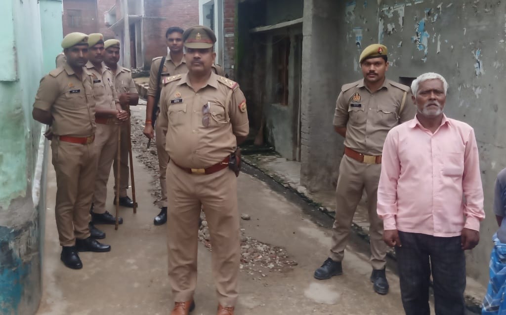 गांव सनेकपुर में सौहार्द विगाडने को मंदिर परिसर में फेंका गया मांस