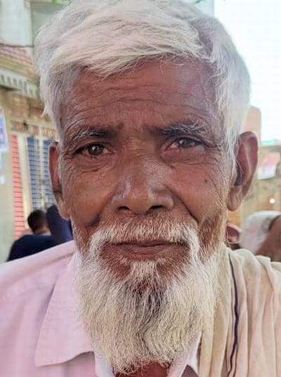 वजीरगंज में बिजली के टॉवर के नजदीक एक्सप्रेस-वे को की गई खुदाई।