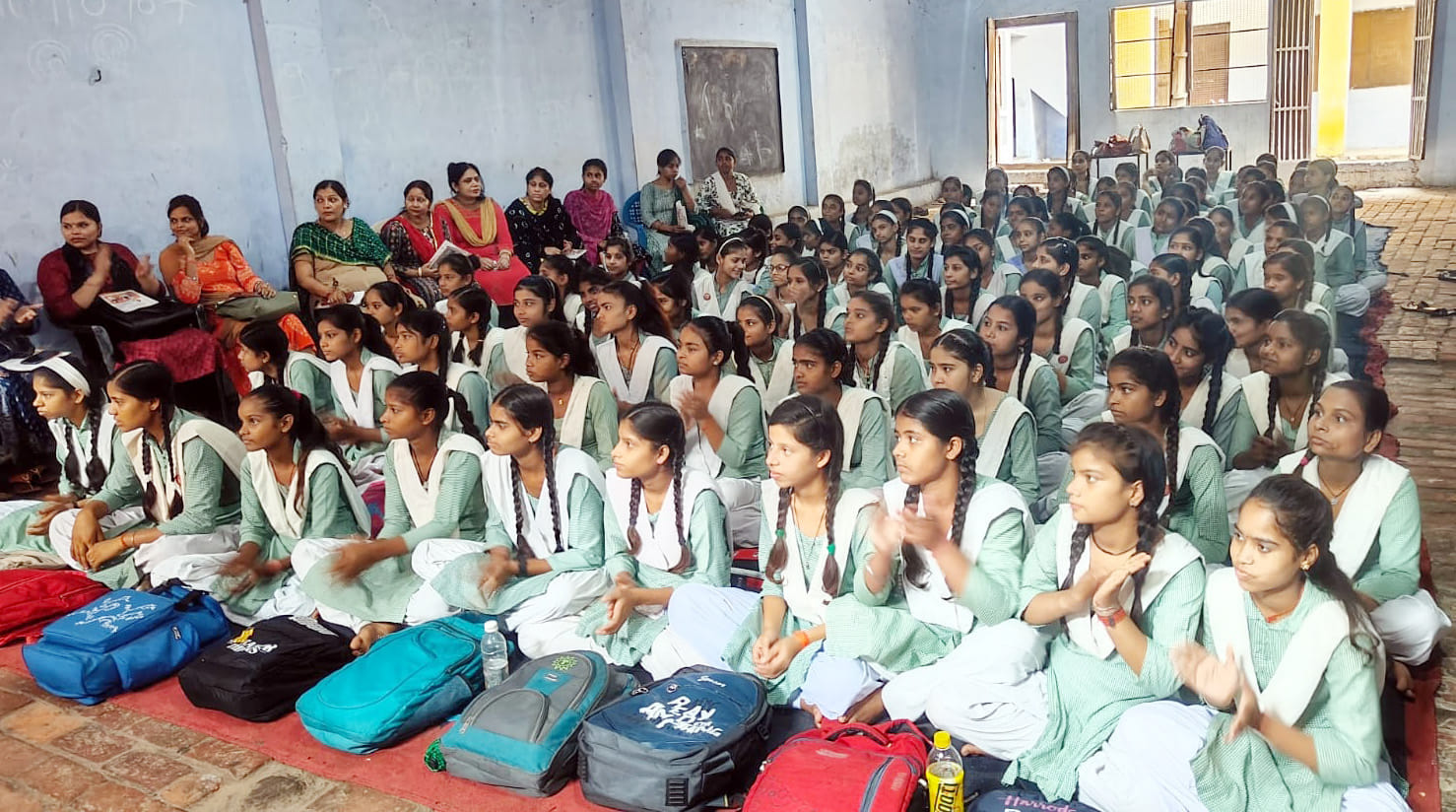 बिल्सी के आर्य कन्या इंटर कालेज में हुए महिला सशक्तिकरण कार्यक्रम में हिस्सा लेती चैयरपर्सन ज्ञ