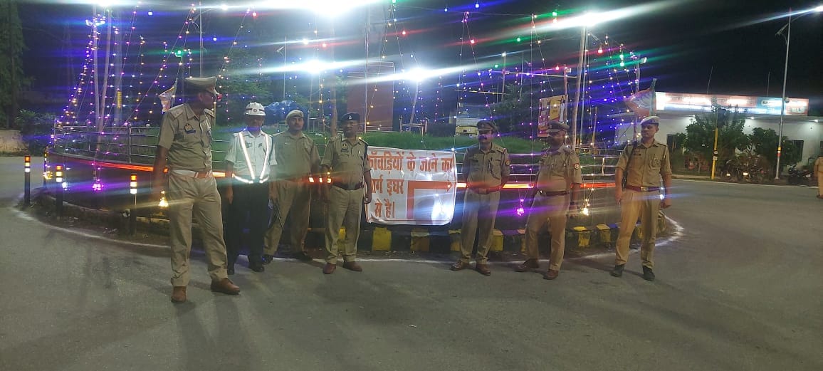 कांवडि़यों के रूट में जेल रोड पर किया गया पैच वर्क और ट्रांसफार्मर के किनारे वेरिकेडिंग।संवाद