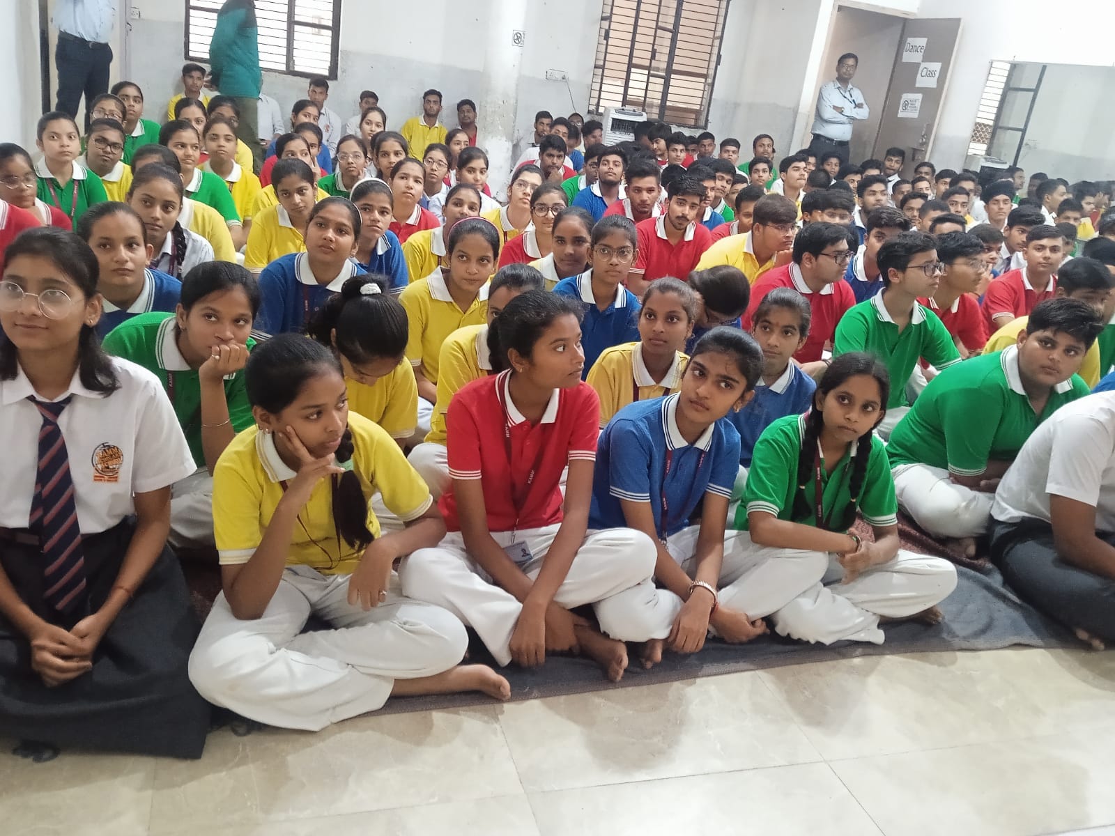 बीसलपुर के कैम  स्कॉलर स्कूल में आयोजित पुलिस की पाठशाला में बोलते इंस्पेक्टर क्राइम अरुण कुमार